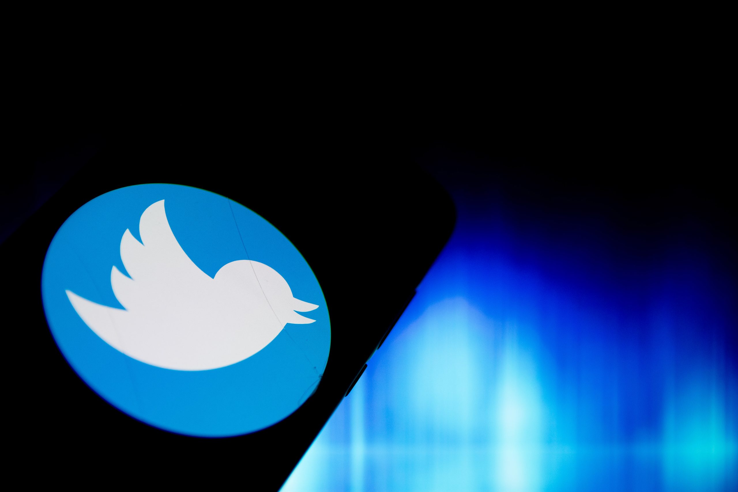 Twitter đang tạm dừng quảng cáo và đề xuất ở Ukraine và Nga