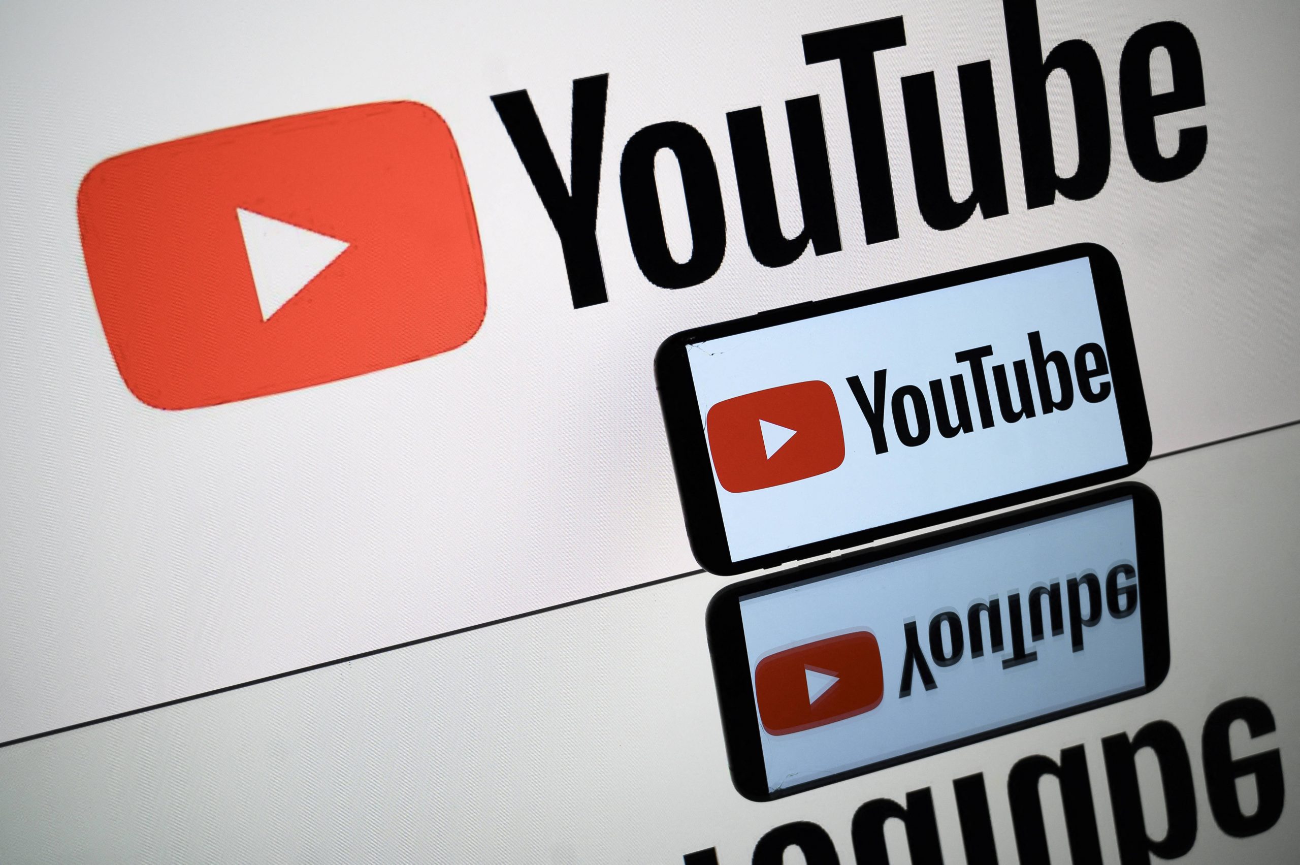 Theo báo cáo, YouTube cung cấp cho các podcast tới 300.000 đô la để tạo video