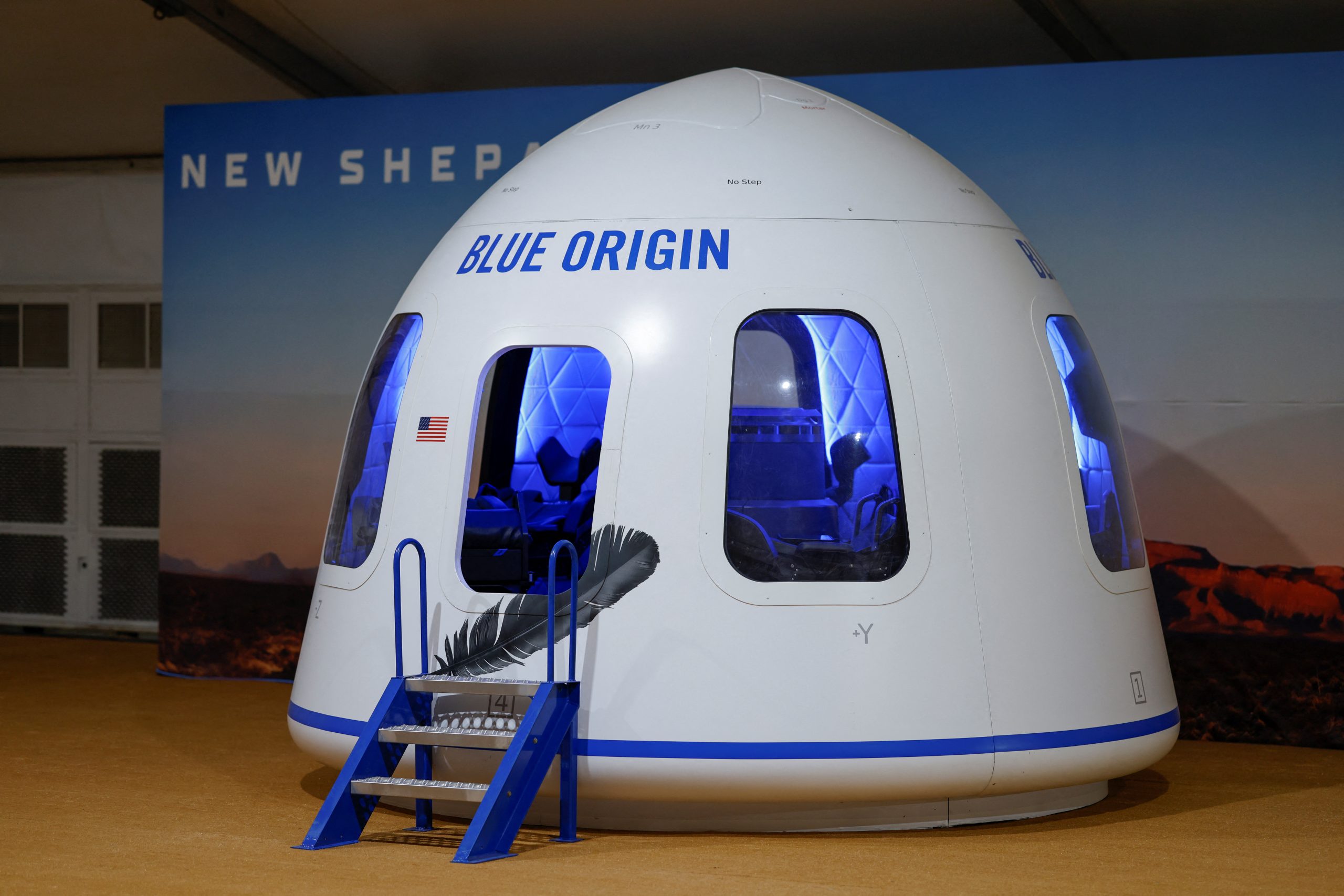 Xem buổi ra mắt New Shepard do đoàn làm phim thứ năm của Blue Origin ra mắt lúc 9 giờ sáng theo giờ ET
