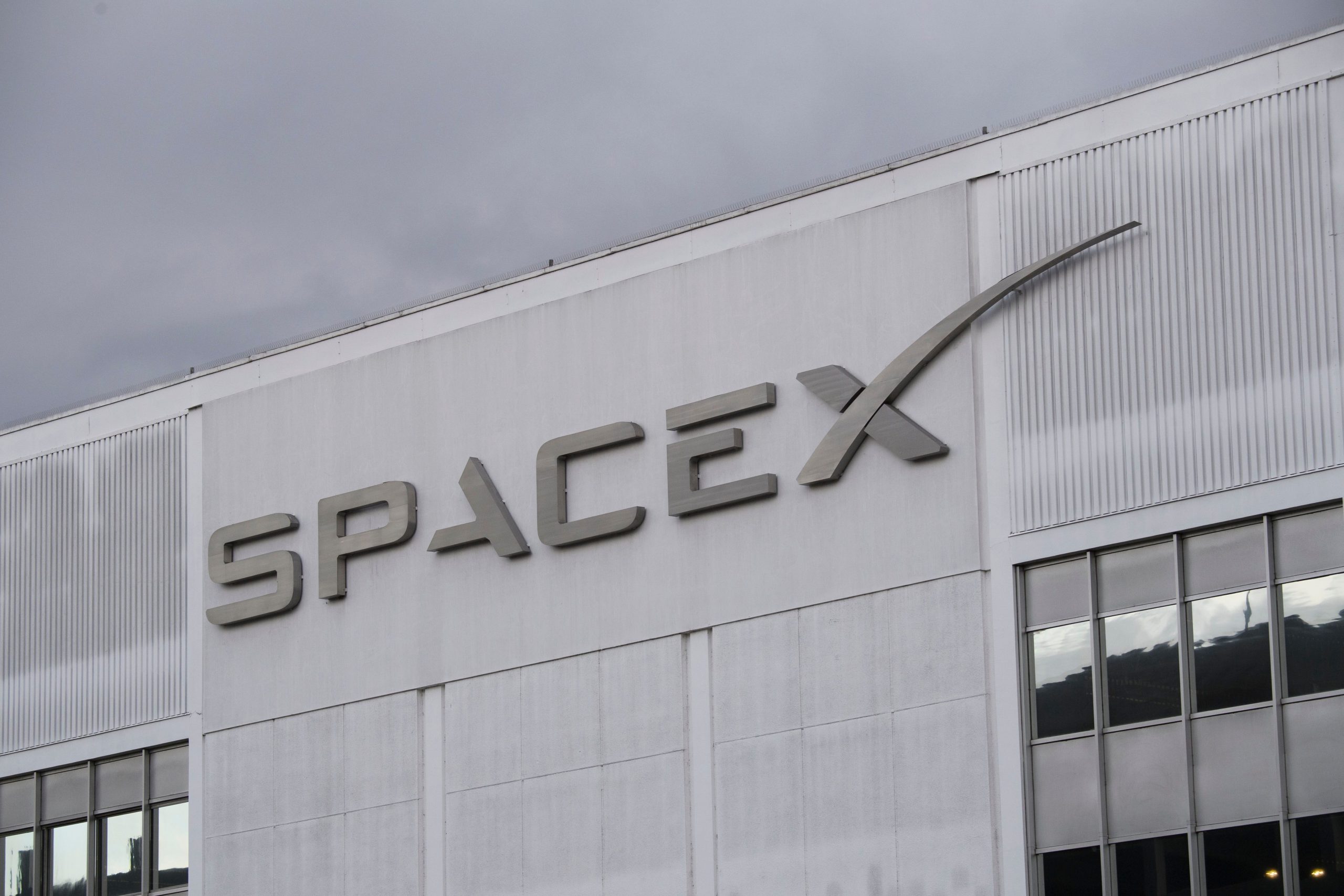 SpaceX được cho là đã sa thải nhân viên sau bức thư chỉ trích Elon Musk
