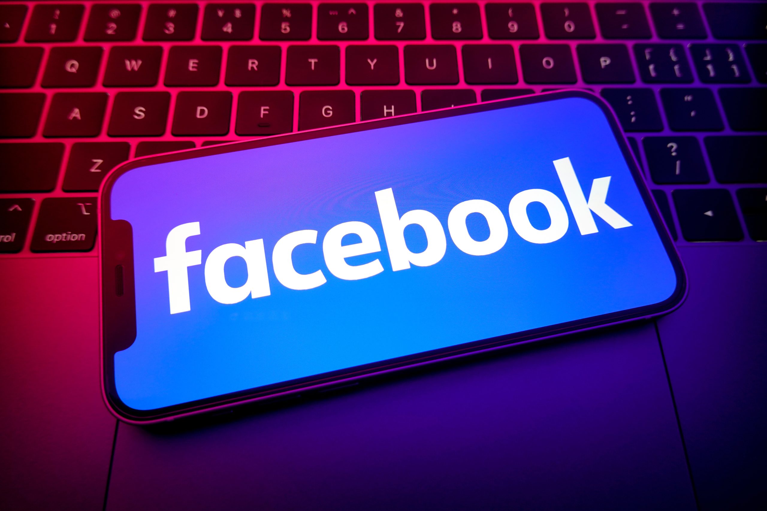 Facebook ngăn chặn các đánh giá giả mạo và trả phí
