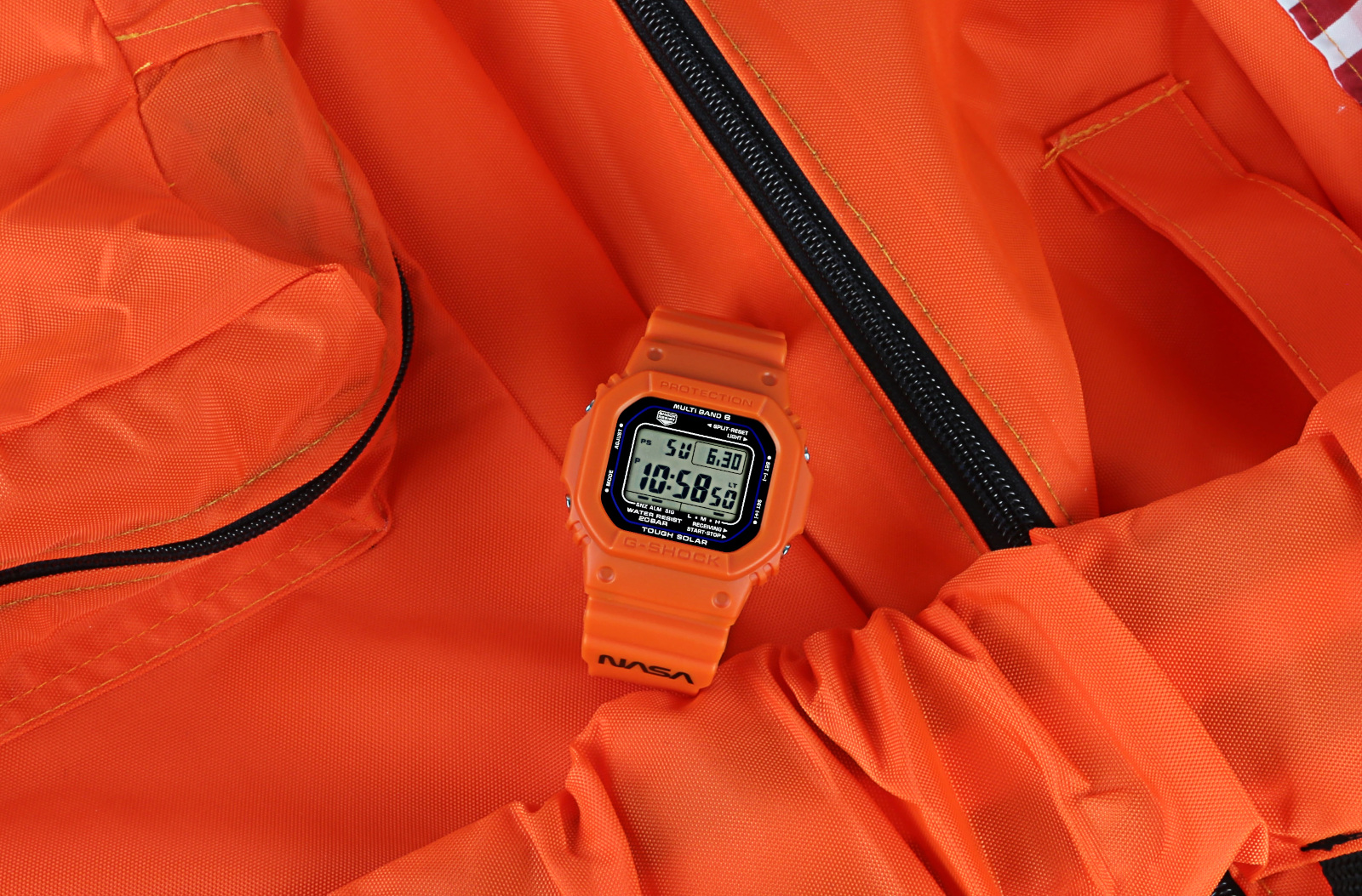 Đồng hồ G-Shock mới của Casio được lấy cảm hứng từ bộ quần áo vũ trụ màu cam bắt mắt của NASA