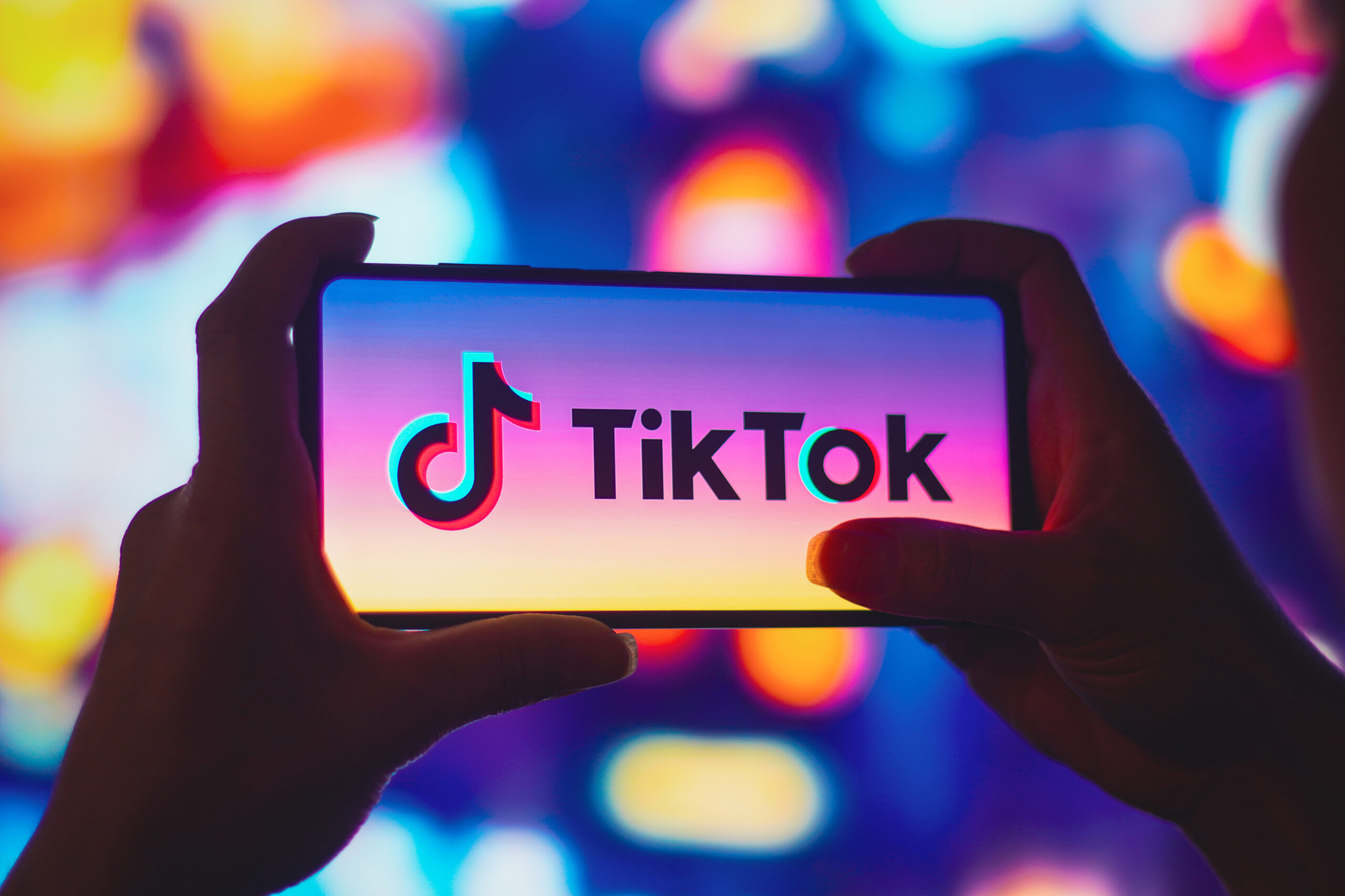 Trung tâm bầu cử của TikTok trở lại để chống lại thông tin sai lệch trước kỳ thi giữa kỳ