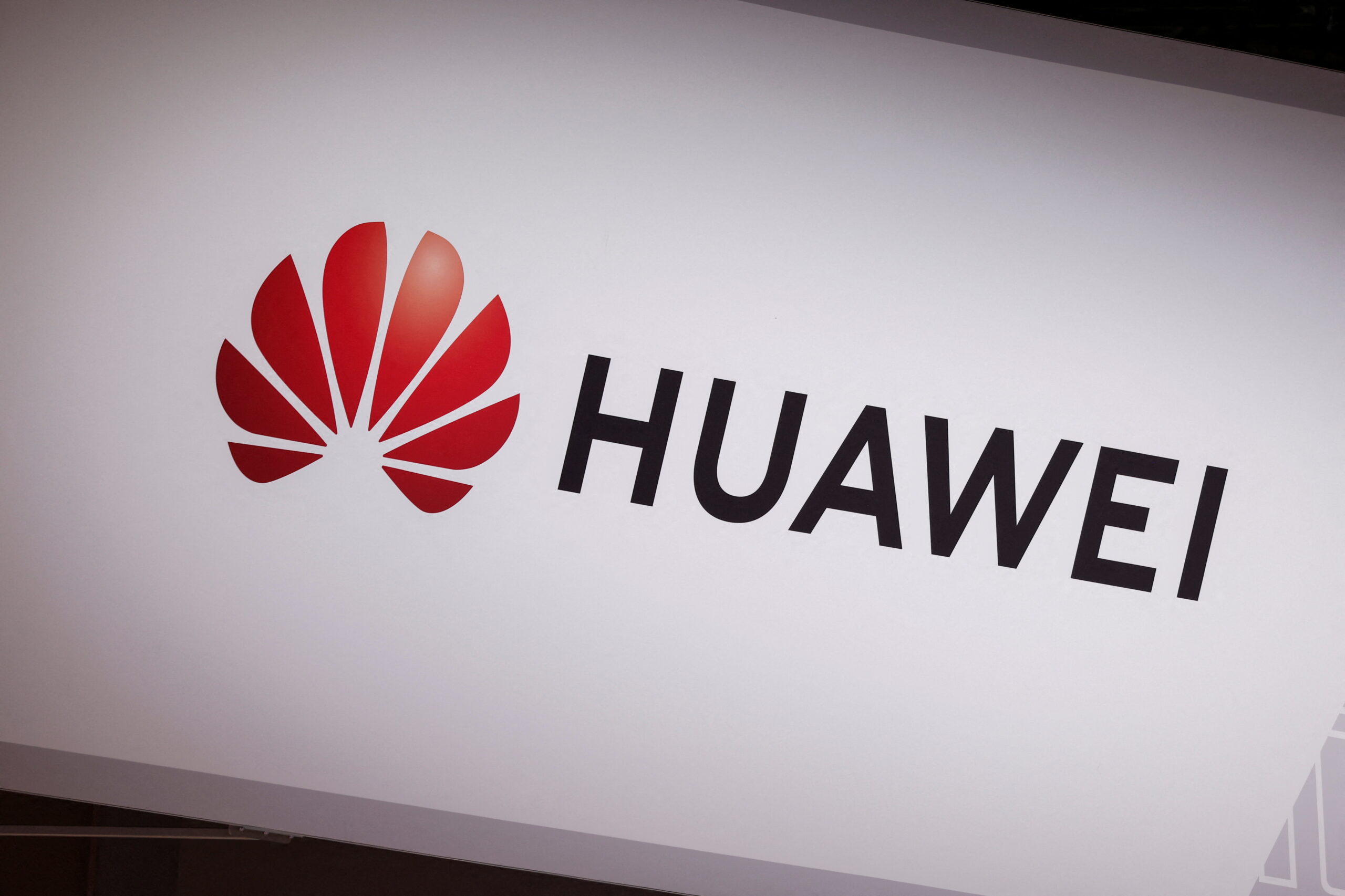 Bộ Tư pháp cáo buộc gián điệp Trung Quốc cố gắng phá vỡ cuộc điều tra tội phạm về Huawei