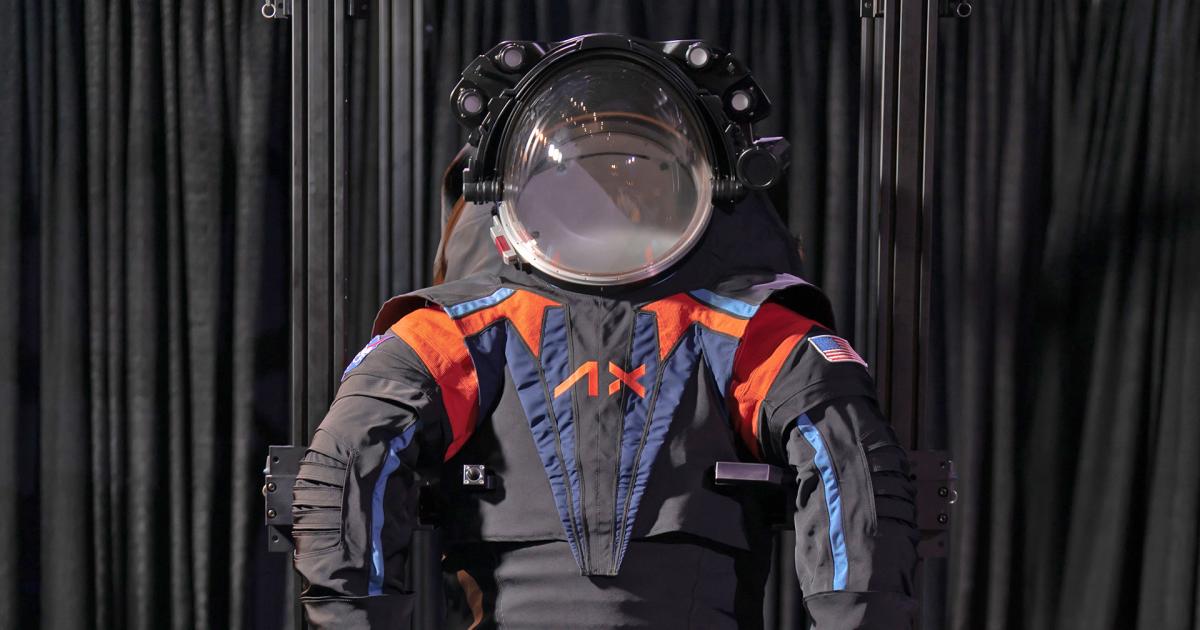 Đây là bộ đồ phi hành gia Artemis của NASA sẽ mặc trên Mặt trăng