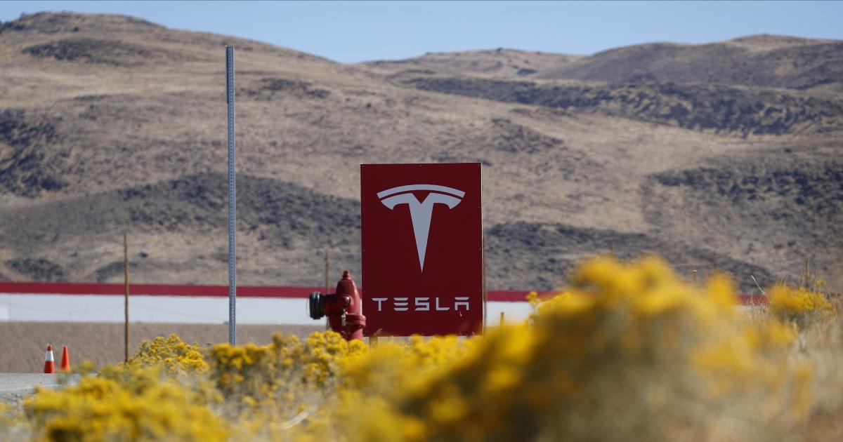 Các giám đốc của Tesla đồng ý trả lại 735 triệu đô la sau khi tuyên bố rằng họ đã được trả quá nhiều